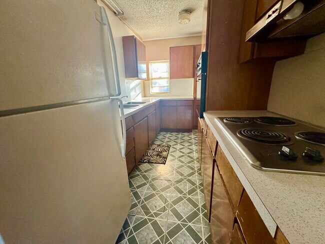 Photo - Oak Crest Apartments Unit 4