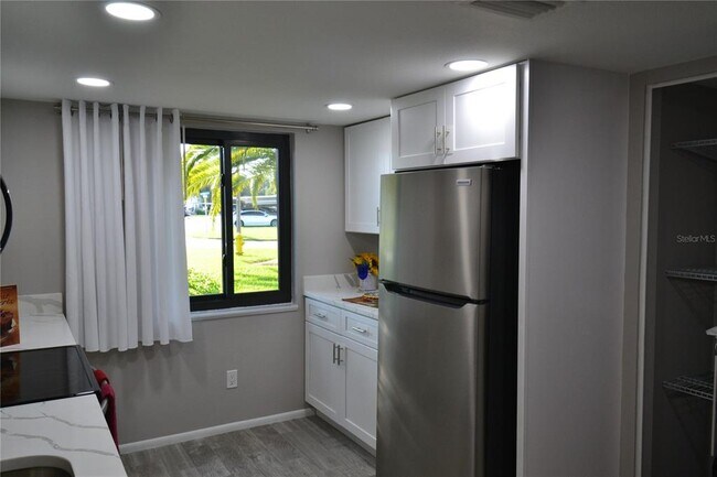 Photo - 135 W Cypress Ct