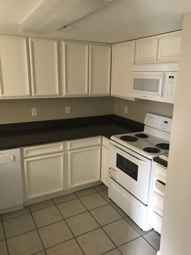 Photo - 825 Hardy Springs Cir