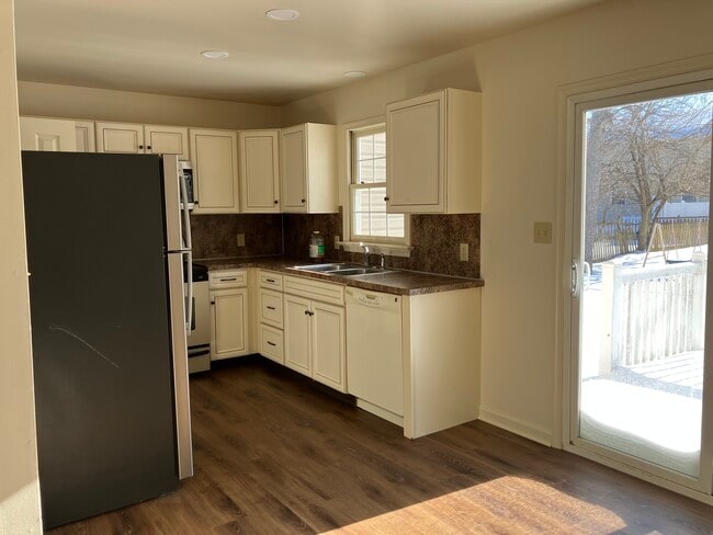 Photo - 166 Northwood Ct