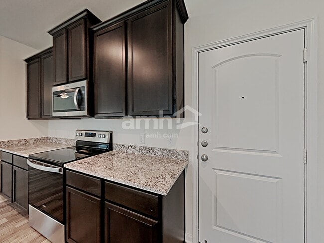 Photo - 1138 Treeta Trail