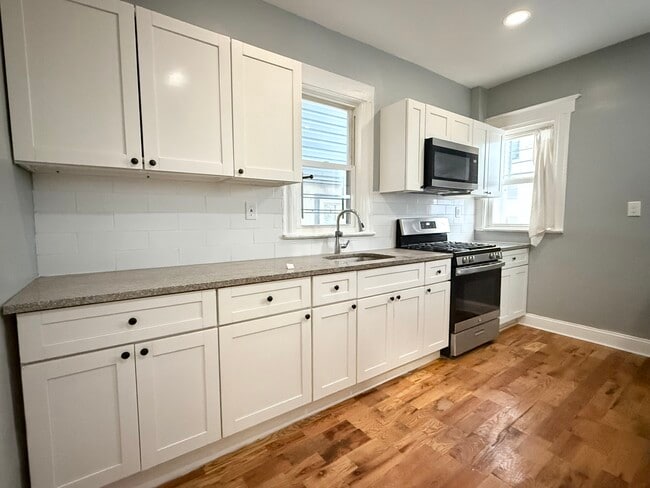 Kitchen - 44 N 16th St Unit 1