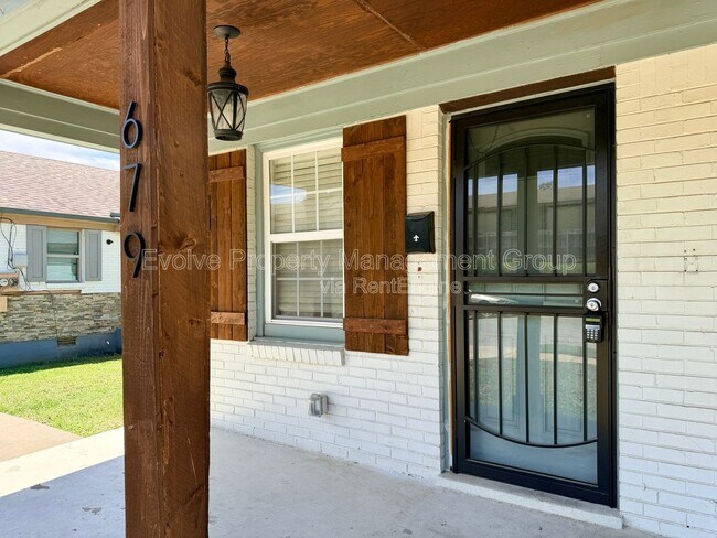 Photo - 679 Harrell St