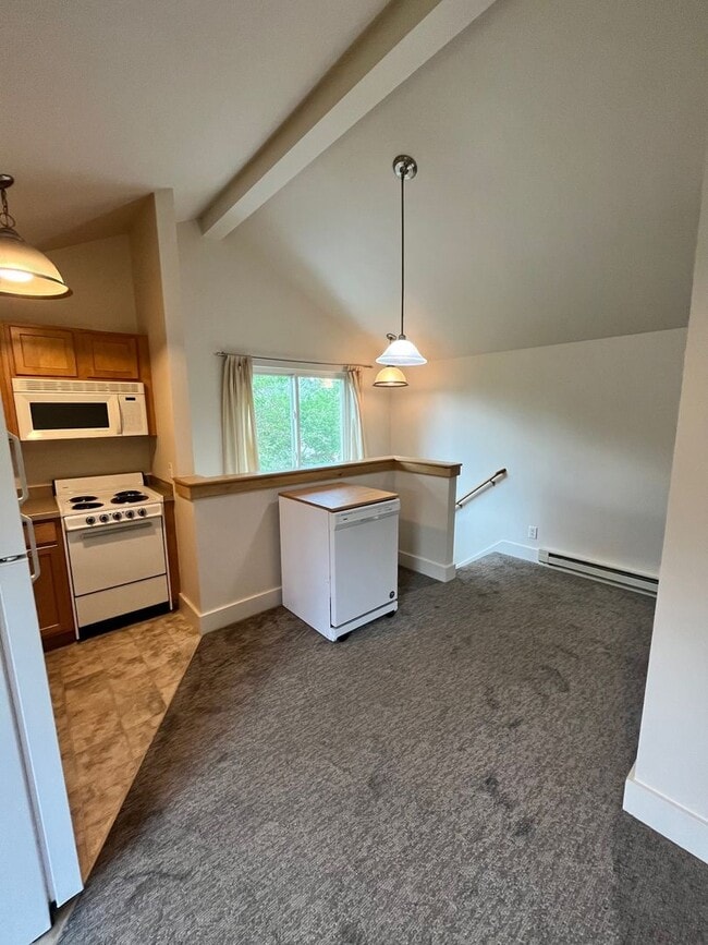 Photo - MOVE IN TODAY 1 Bedroom, 1 bathroom Spacious Apartment - Apartment above garage space.