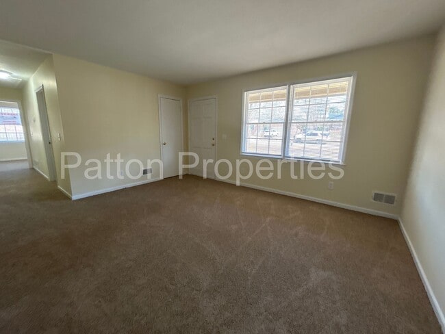 Photo - Oak Grove Community