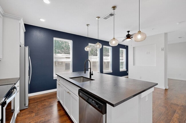 800 S Welch St Unit 106