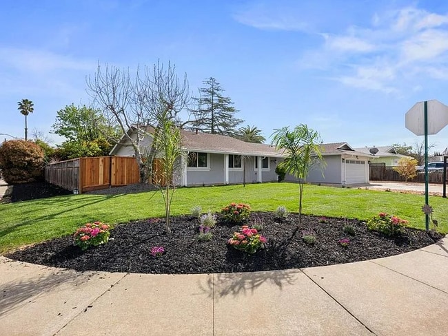 Photo - 2426 Regent Rd