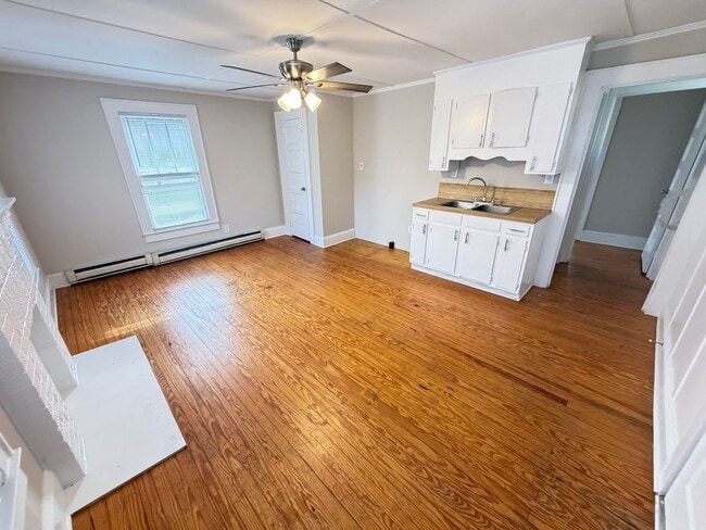 Building Photo - 220 E Center Ave Unit 220 E. Center Ave - Apt C