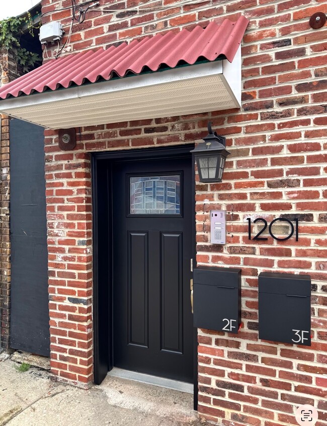 Photo - 1201 N 26th St Unit 3rd Floor