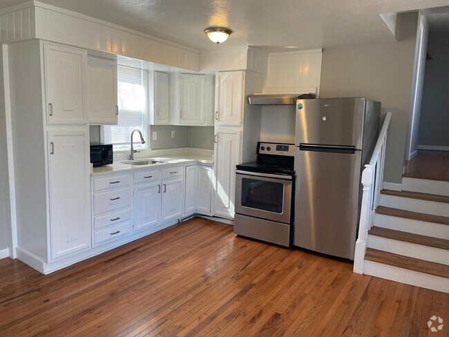 Building Photo - 335 Washington St Unit 4 Rental