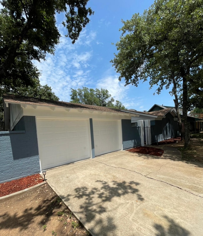 Building Photo - 704 W Pleasantview Dr Rental