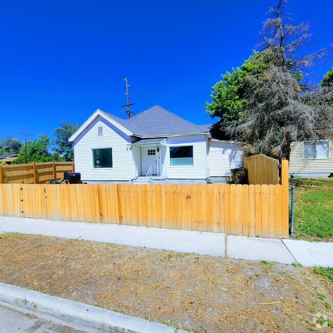 Building Photo - Gorgeous Newly Remodeled House!!