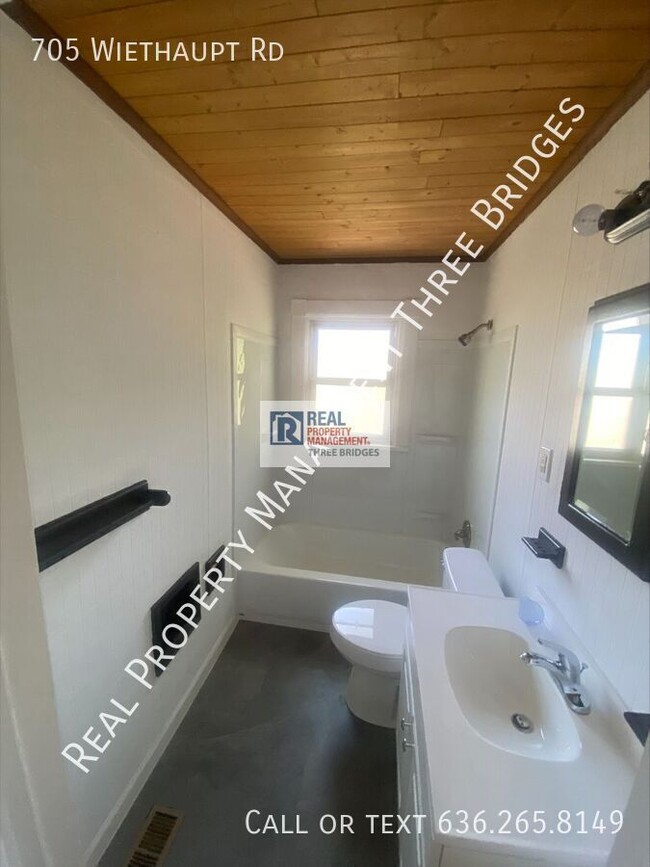 Photo - 705 Wiethaupt Rd