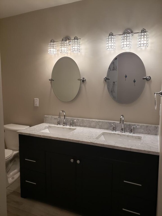 Master vanities - 606 Laudan Blvd Casa