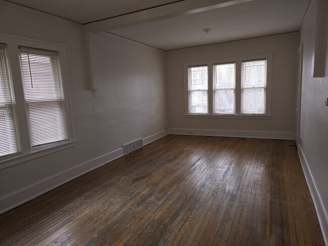 Photo - 860 Nottingham Rd Unit 4