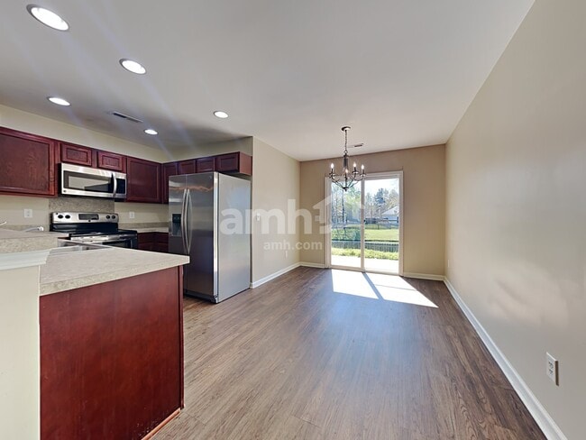Photo - 315 Salkahatchie St