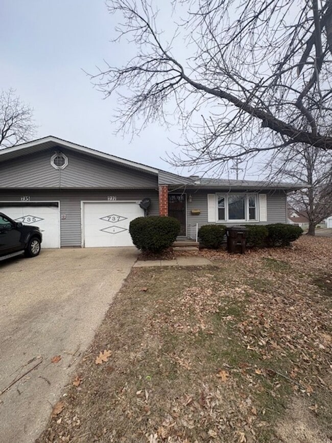 Building Photo - 737-737 E Gift Ave Unit 737 Gift Ave