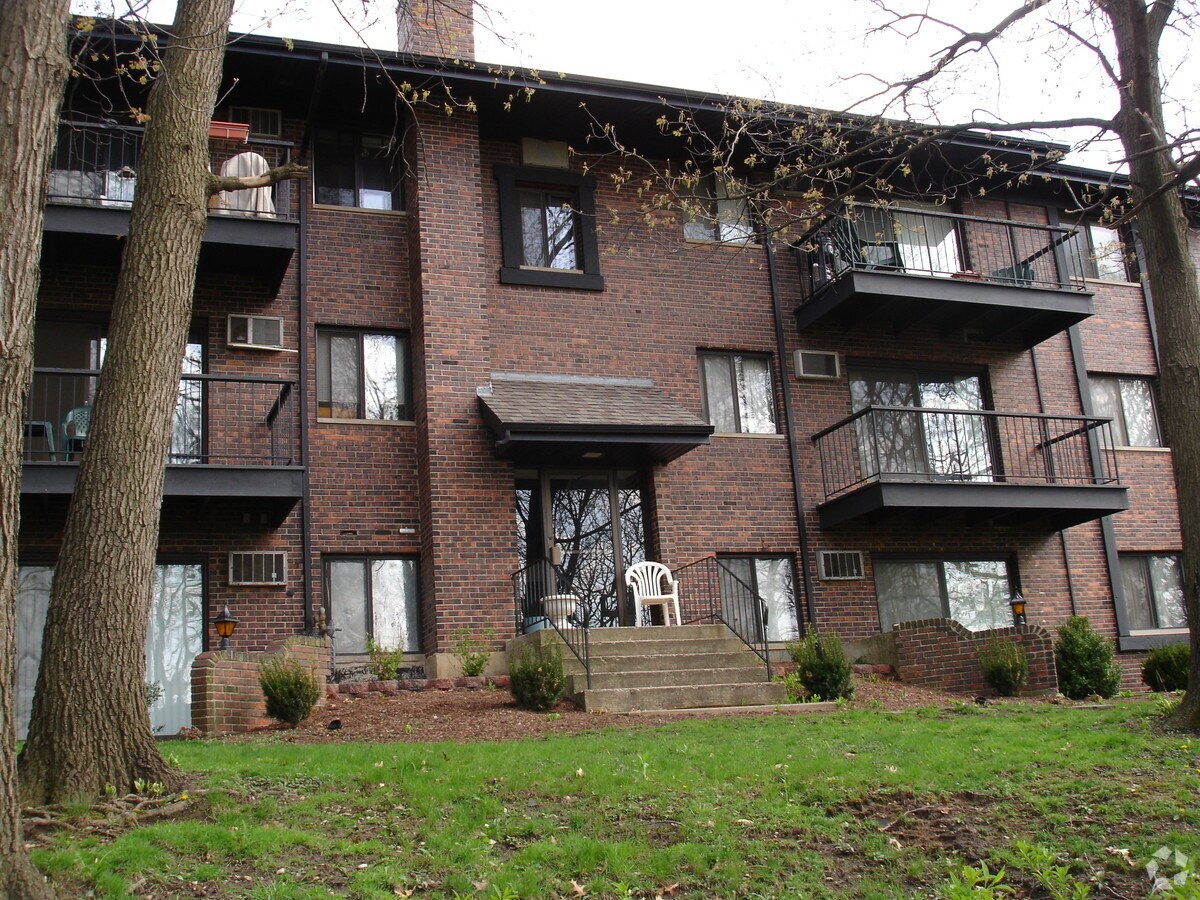 8469 S Archer Ave Apartments For Rent in Willow Springs, IL