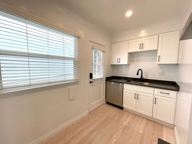 10368-10384 1/2 Bellwood Ave