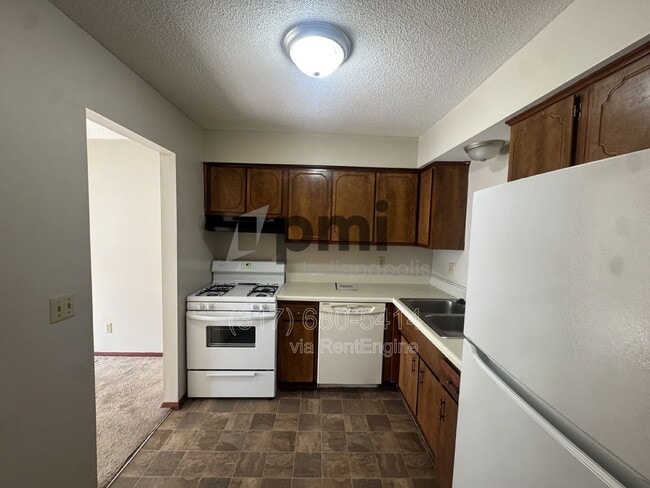 Photo - 90 Stornoway Dr W