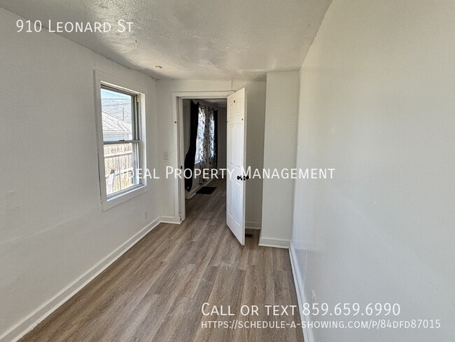 Photo - 910 Leonard St