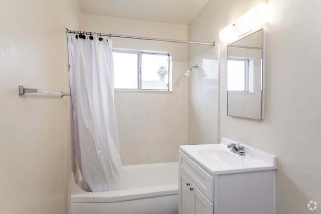 2 BR, 1 BA - 1100 SF