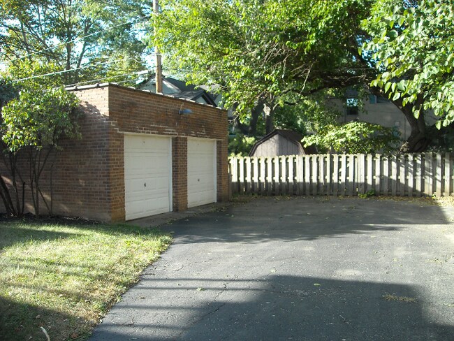 Photo - 2010 Harwitch Rd Unit B