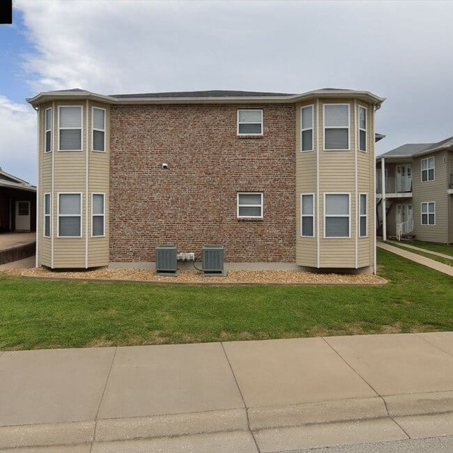 Building Photo - 727 W 5th St Unit APT 201