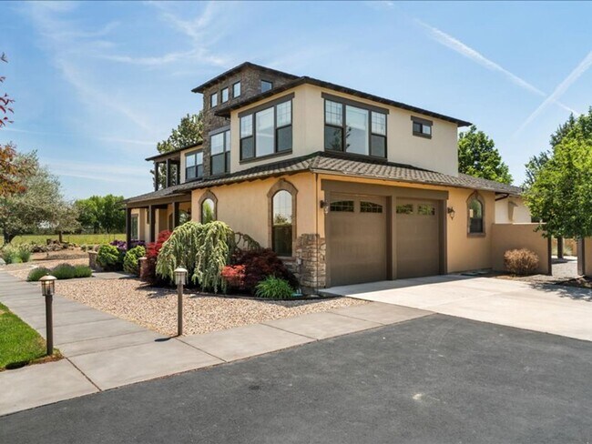 Photo - 4 Bedroom Tumalo Dream home on 3.21 Acres!