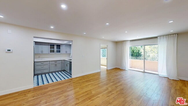 Photo - 6752 Hillpark Dr Unidad 303