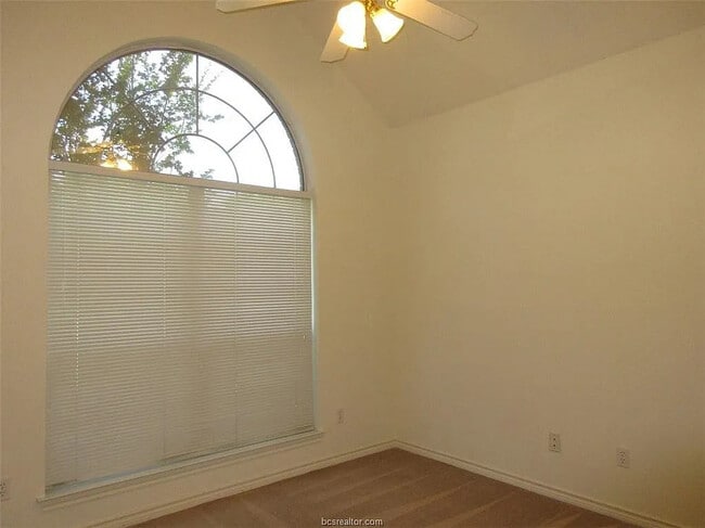 Photo - 704 Aster Dr