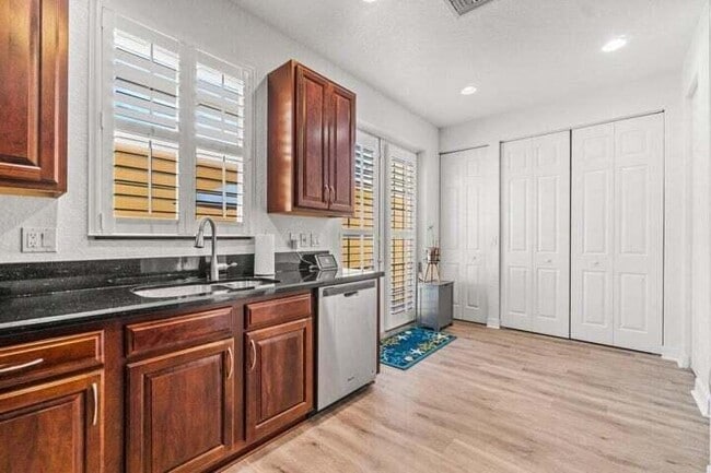 Photo - 207 Edenberry Ave