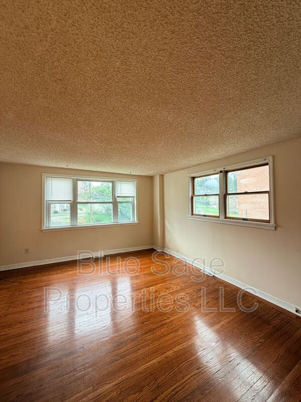 Photo - 4419 Rosemont Ave Unit 1st Floor