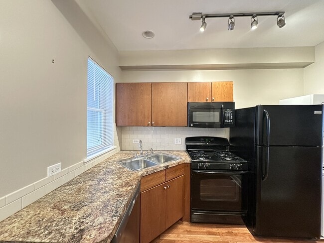 Photo - 674 N Orleans St Unit 3
