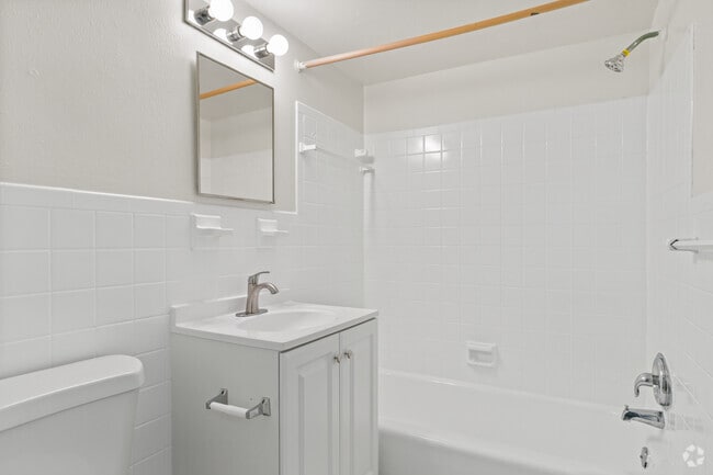 2BR, 1BA - 900SF - Bath