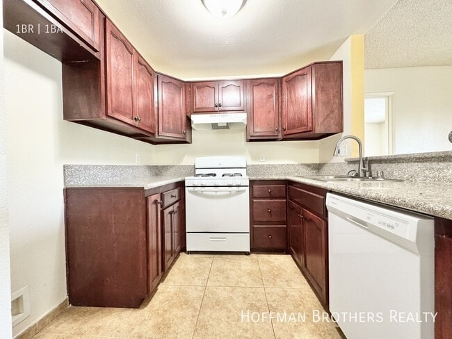 Photo - 15040 Vanowen St Unidad 209