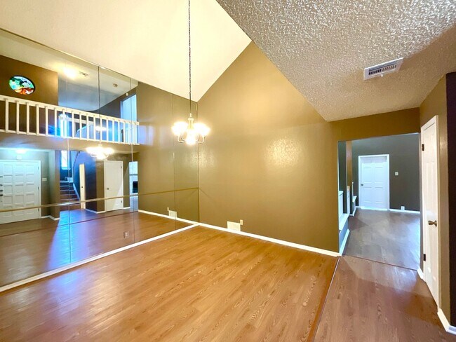 Photo - MOVE IN SPECIAL 2 Bedroom Garden Style Villa Home In A Prime Location – Near Shopping & Dining!