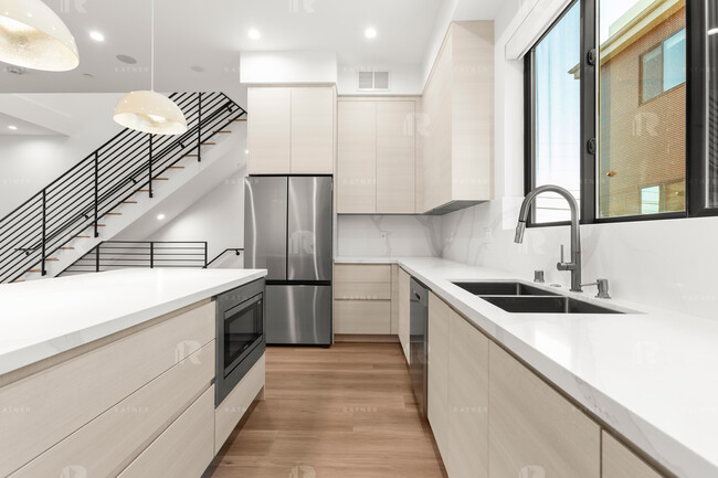 Photo - 1539 - 1547.5 Hi Point St Unidad 1545.5