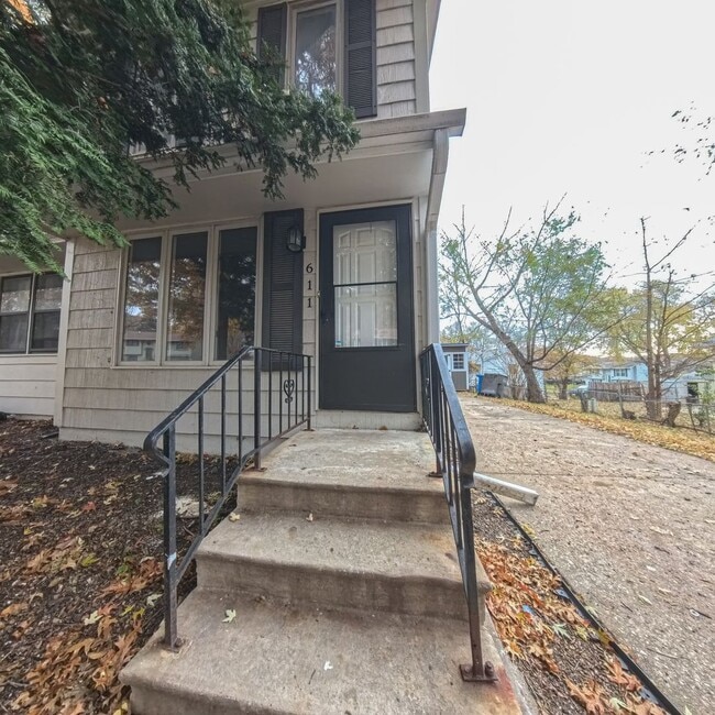 Building Photo - 611 Hickory Hill Ln Unit 611 Hickory Hill Ln