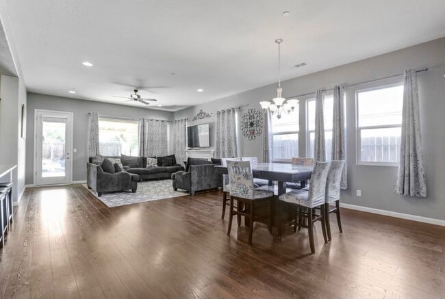 Photo - 2525 W Connelly Ave