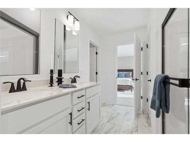 Photo - 18372 Glandon Pass