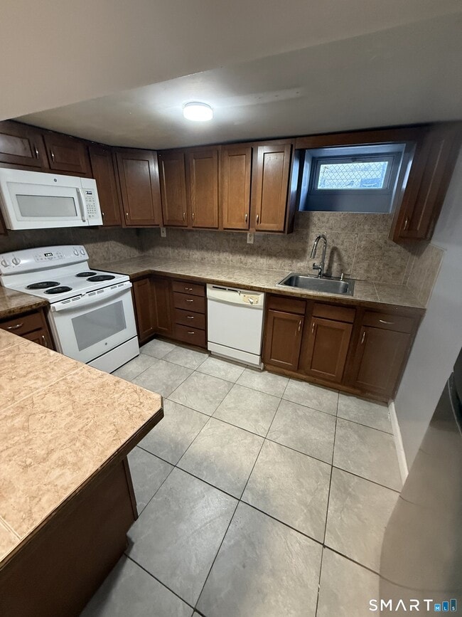 Building Photo - 42 Cottage St Unit Lower Level