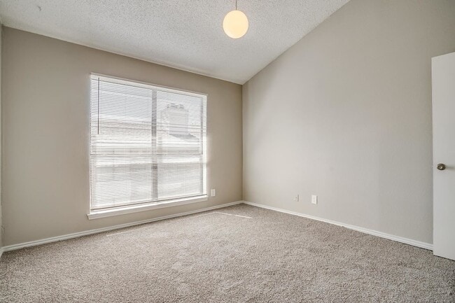 Photo - 1000 River Bend Dr