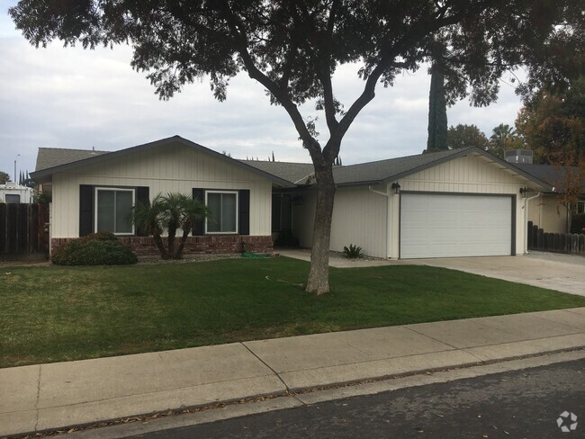 Building Photo - Clean Family Home in Ceres!