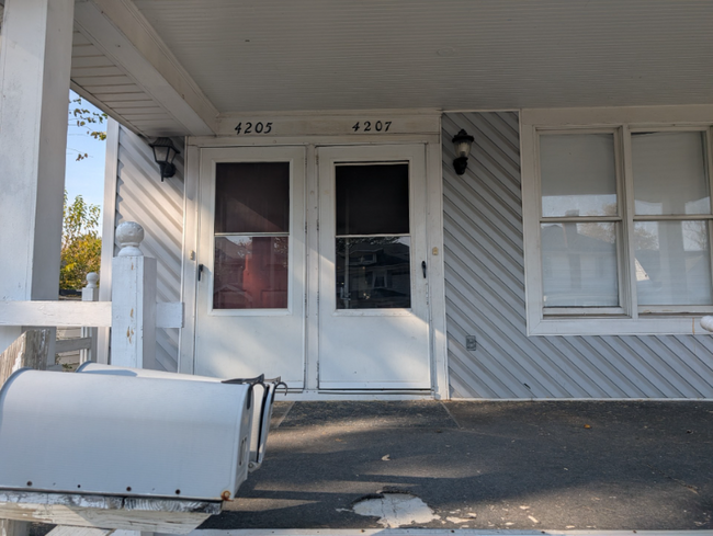 Building Photo - 4205 Caroline Ave Rental