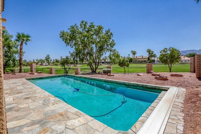 Building Photo - POOL HOME WITH LUSCIOUS GOLF COURSE & MAJE...