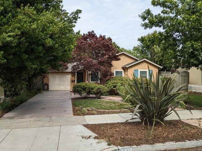 Photo - 1826 Coastland Ave