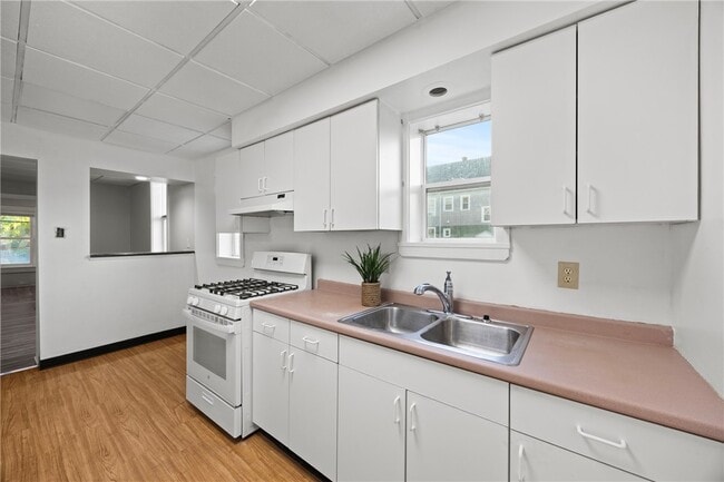 Photo - 142 W Ferry St