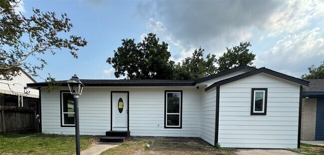 Building Photo - 1406 3rd St Rental