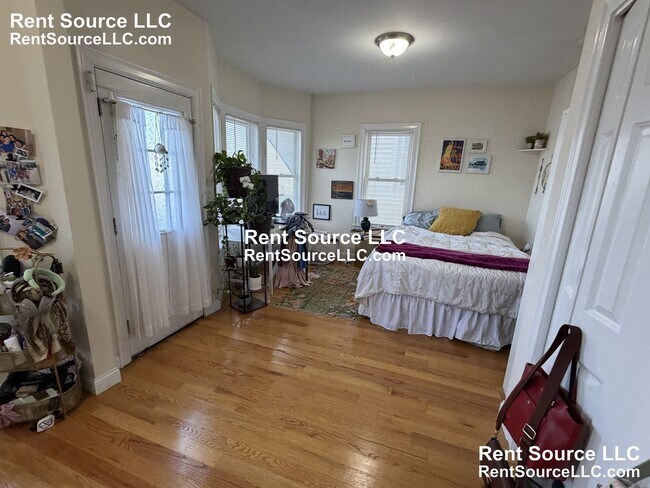 Photo - 537 Main St Unit 2
